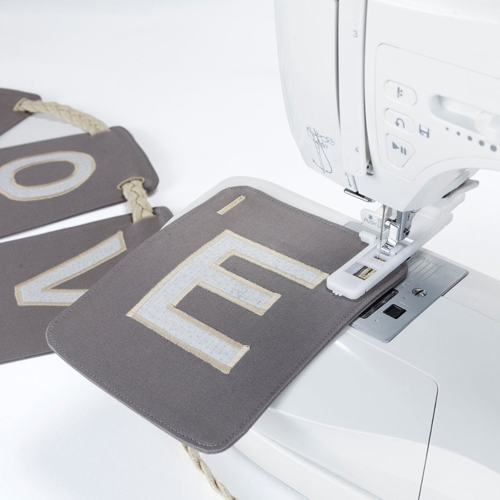 Singer 7640 - Confidence Sewing Machine - Domestic