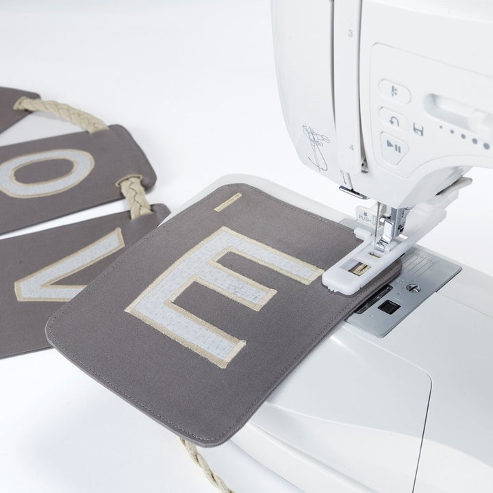 Singer 7640 - Confidence Sewing Machine - Domestic