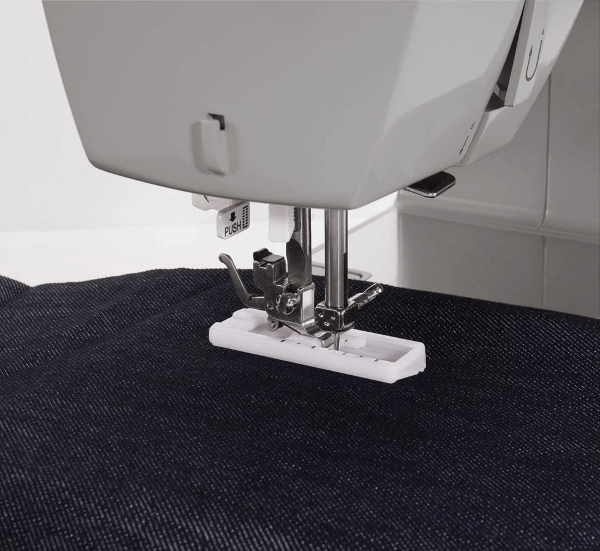 Singer 4411 - Heavy Duty Sewing Machine - Domestic