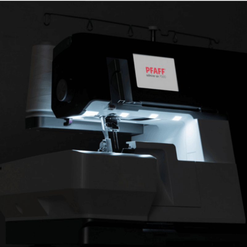 Pfaff Admire Air 7000 - Coverlock Machine